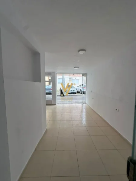 Tirane, jepet me qera dyqan Kati 0, 50 m² 500 € (RRUGA FORTUZI)