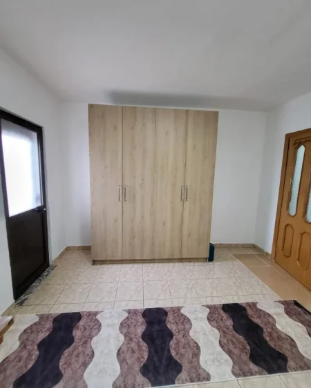 Tirane, jepet me qera apartament 2+1+Ballkon Kati 4, 90 m² 600 € (Sheshi Willson)