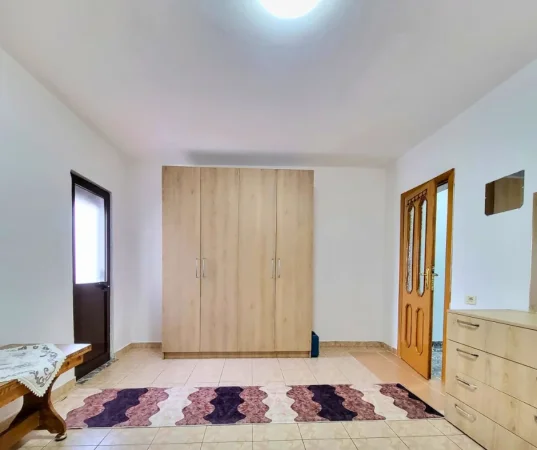 Tirane, jepet me qera apartament 2+1 Kati 4, 75 m² 600 € (Sheshi Willson)