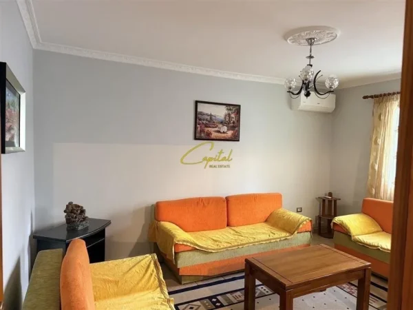 Tirane, jepet me qera apartament 2+1 Kati 1, 75 m² 500 € (ISH PARKU)