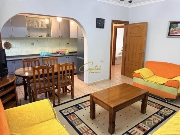 Tirane, jepet me qera apartament 2+1 Kati 1, 75 m² 500 € (ISH PARKU)