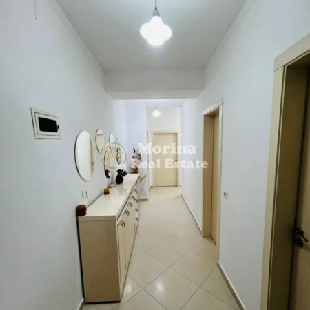 Tirane, jepet me qera apartament 3+1 Kati 2, 125 m² 650 € (Don Bosko)