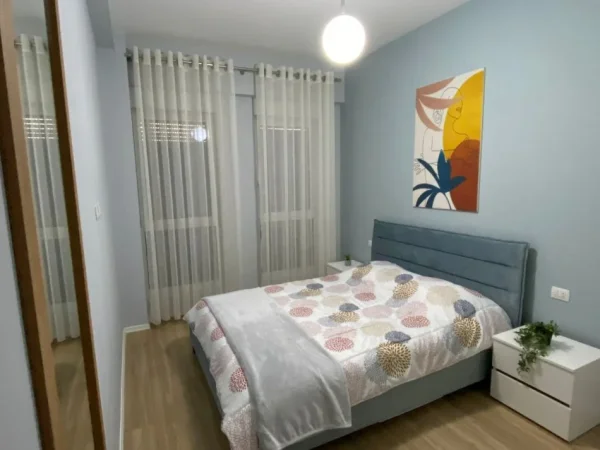 Tirane, jepet me qera apartament 1+1 Kati 2, 65 m² 600 € (Ish Parku)