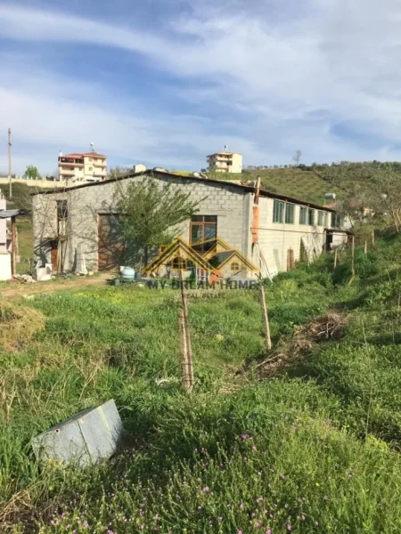 Durres, shitet vetem 1 dhome Kati 1, 1.480 m² 120.000 € (shkallnur)