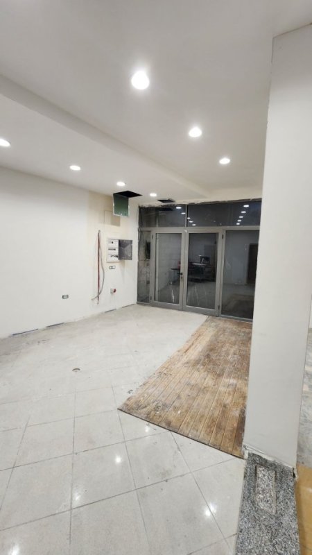 Tirane, jepet me qera dyqan Kati 0, 150 m² 1.500 € (Qendër)