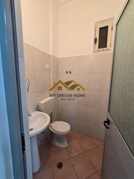 Durres, jepet me qera vetem 1 dhome Kati 1, 54 m² 300 € (kazazi durres)