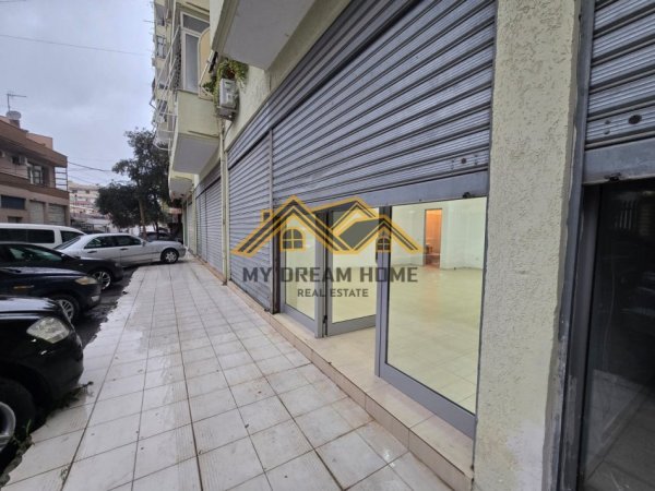 Durres, jepet me qera vetem 1 dhome Kati 1, 54 m² 300 € (kazazi durres)