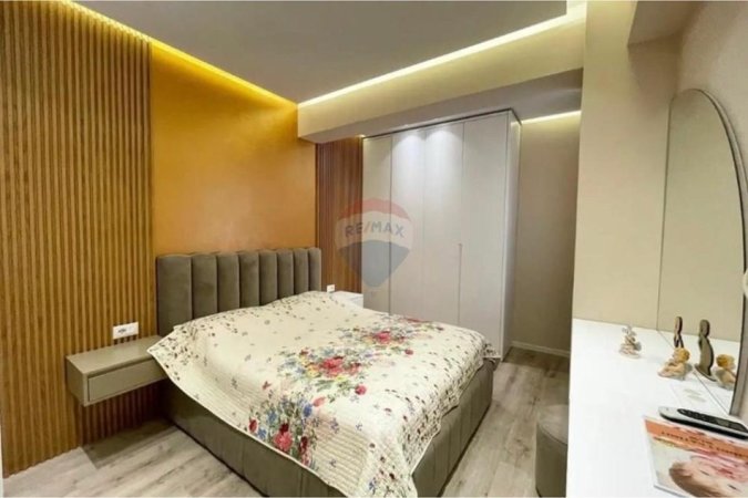 Tirane, jap me qera apartament 2+1 , 110 m² 800 € 