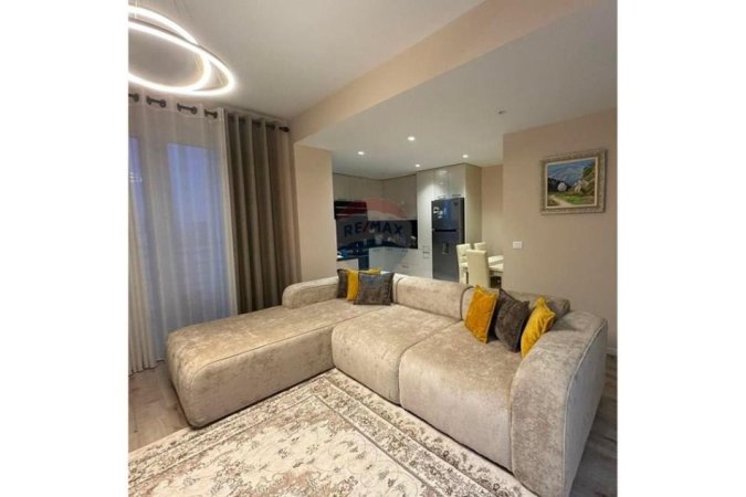 Tirane, jap me qera apartament 2+1 , 110 m² 800 € 