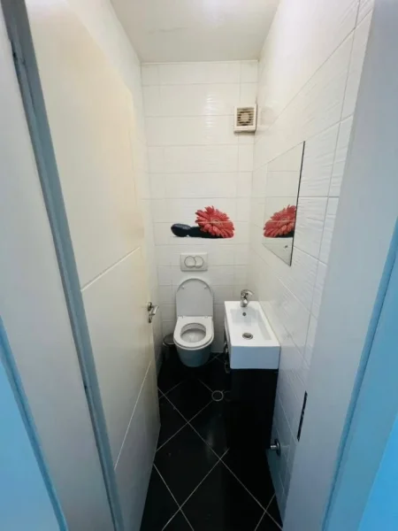 Tirane, jepet me qera apartament 3+1 Kati 3, 125 m² 650 € (Don Bosco)