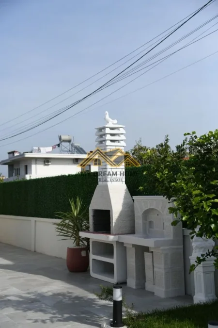 Durres, jepet me qera shtepi 2+1 Kati 1, 500 m² 2.000 € (ish keneta)