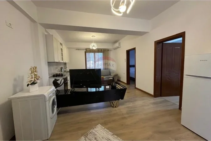Tirane, jap me qera apartament 2+1 Kati 1, 92 m² 900 € 