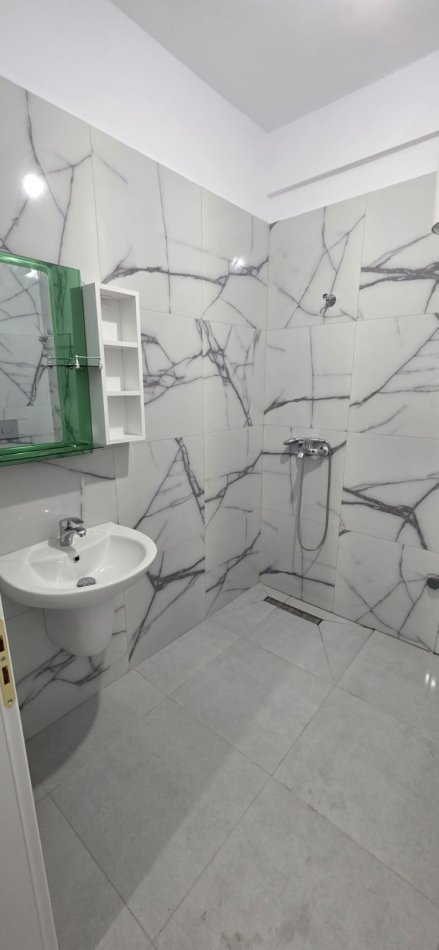 Tirane, jepet me qera apartament 1+1 Kati 7, 70 m² 450 € (Astir)