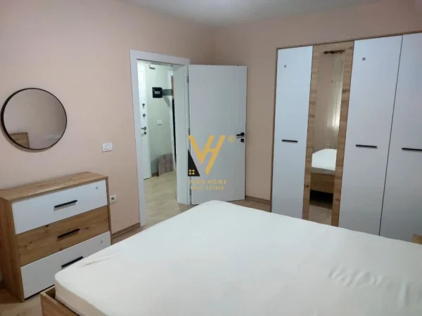 Tirane, jepet me qera apartament 2+1+Ballkon Kati 4, 90 m² 700 € (21 DHJETORI)