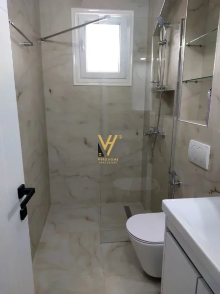 Tirane, jepet me qera apartament 2+1+Ballkon Kati 4, 90 m² 700 € (21 DHJETORI)