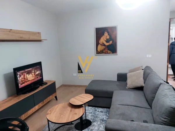 Tirane, jepet me qera apartament 2+1+Ballkon Kati 4, 90 m² 700 € (21 DHJETORI)