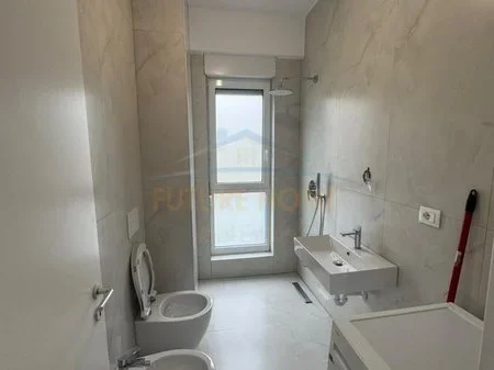 Tirane, jepet me qera apartament 1+1 Kati 2, 60 m² 400 € (Fresk)