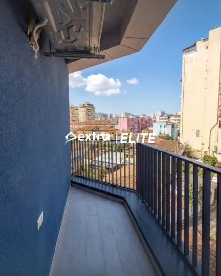 Tirane, jepet me qera apartament 2+1+Ballkon Kati 5, 83 m² 1.000 € (9 kateshet)