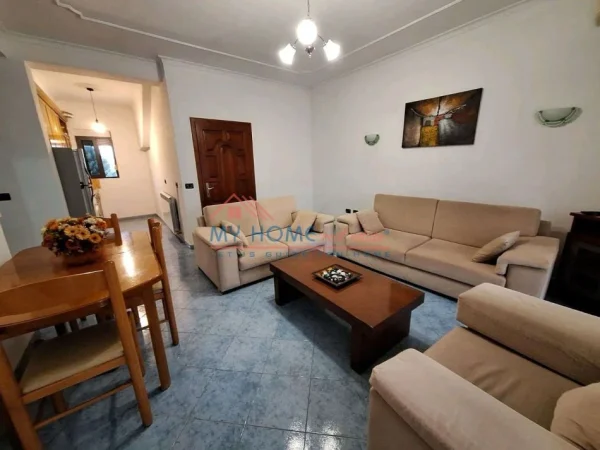Tirane, jepet me qera apartament 2+1+Ballkon Kati 2, 85 m² 470 € (Bulevardi i Ri)