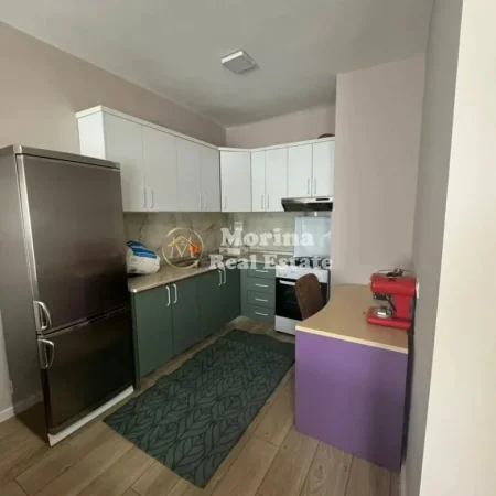 Tirane, jepet me qera apartament 2+1 Kati 4, 100 m² 480 € (Fresku)