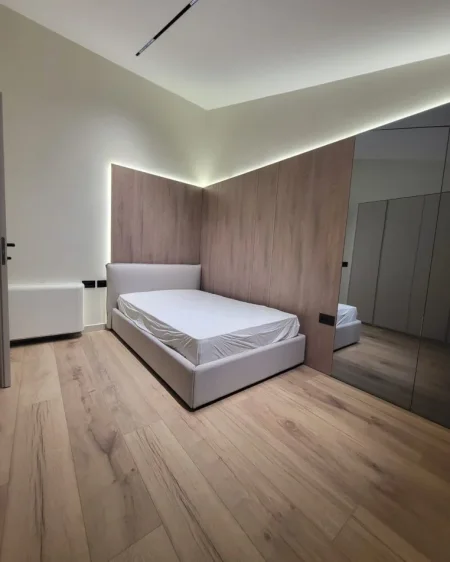 Tirane, jepet me qera apartament 3+1+Aneks+Ballkon Kati 2, 180 m² 2.000 € (Kodra e Diellit)