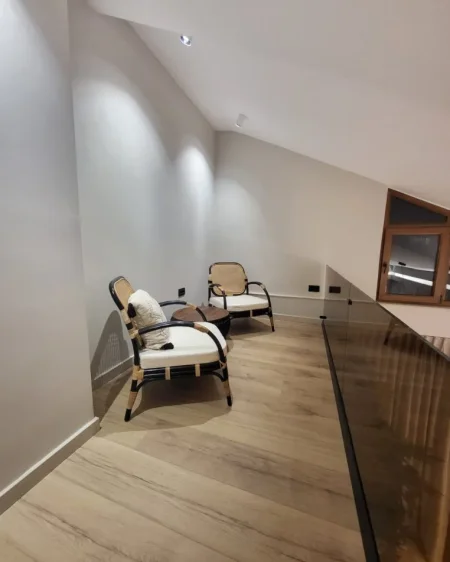Tirane, jepet me qera apartament 3+1+Aneks+Ballkon Kati 2, 180 m² 2.000 € (Kodra e Diellit)