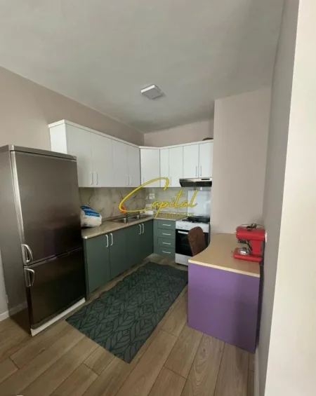 Tirane, jepet me qera apartament 2+1 Kati 4, 100 m² 480 € (FRESKU)
