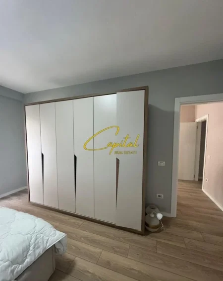 Tirane, jepet me qera apartament 2+1 Kati 4, 100 m² 480 € (FRESKU)