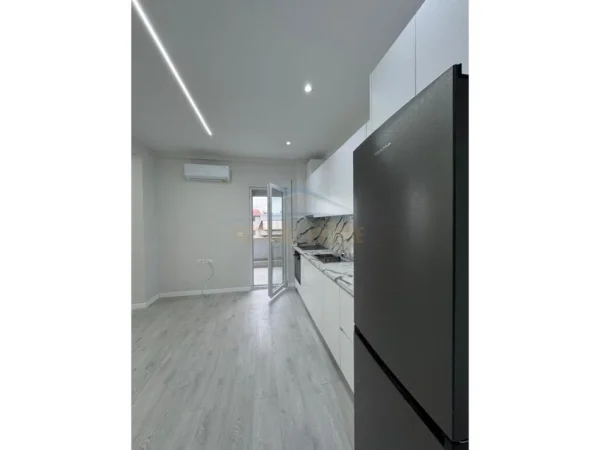 Tirane, jepet me qera apartament 1+1 Kati 4, 60 m² 400 € (Kodra e Priftit, Tirane)