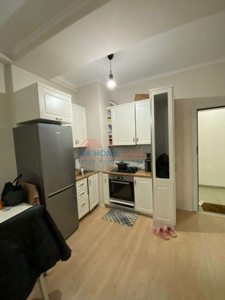 Tirane, jepet me qera apartament 1+1+Ballkon Kati 6, 60 m² 550 € (rruga Artan Lenja)