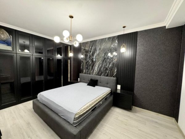 Tirane, jepet me qera apartament 2+1 Kati 8, 100 m² 1.300 € (Garden Building Rruga e Kavajes)