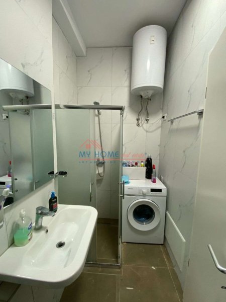 Tirane, jepet me qera apartament 1+1+Ballkon Kati 6, 60 m² 550 € (rruga Artan Lenja)