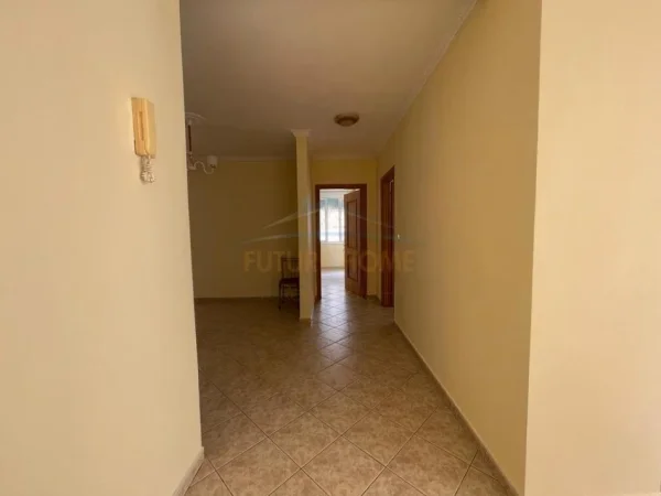 Tirane, shitet apartament 2+1+2, Kati 3, 113 m² 259.000 € (Komuna e Parisit)