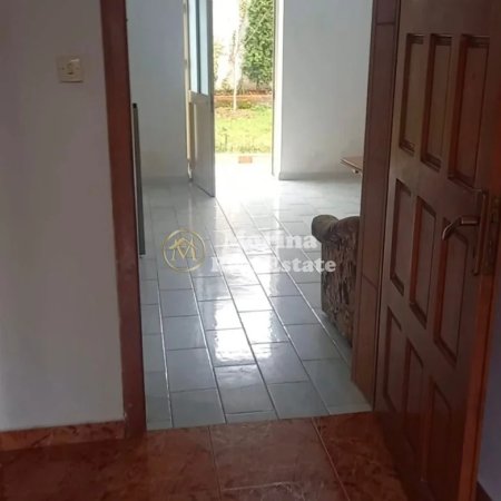 Tirane, jepet me qera shtepi 1+1 Kati 1, 60 m² 300 € (Qytet Studenti)