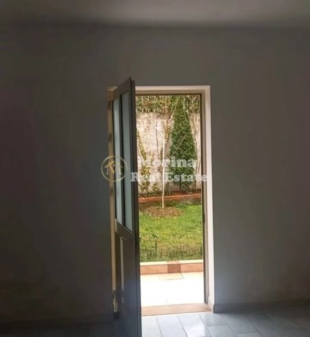 Tirane, jepet me qera shtepi 1+1 Kati 1, 60 m² 300 € (Qytet Studenti)