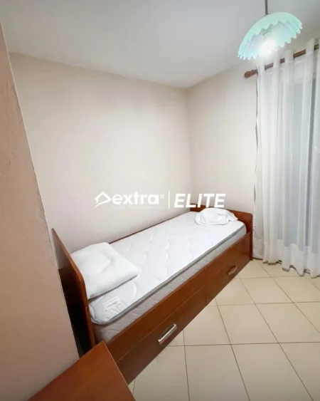 Tirane, jepet me qera apartament 2+1 Kati 3, 80 m² 650 € (Prokuroria)