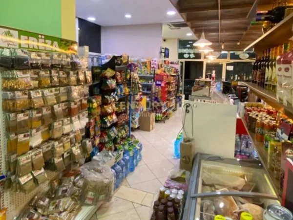 Tirane, shitet ambjent biznesi Kati 0, 76 m² 210.000 € (fresk)