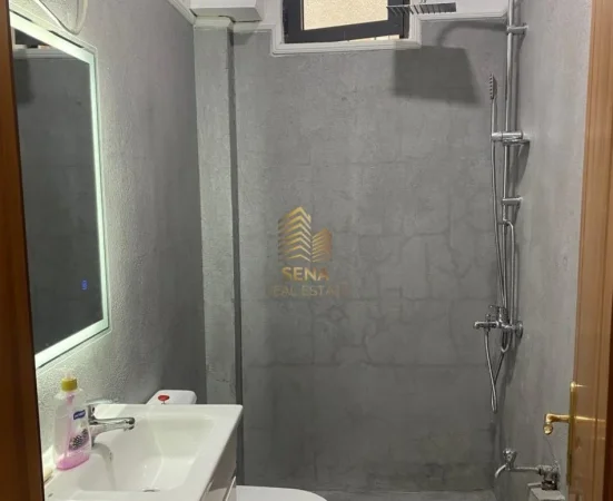 Tirane, jepet me qera ambjent biznesi Kati 1, 30 m² 370 € (Myslym Shyri)