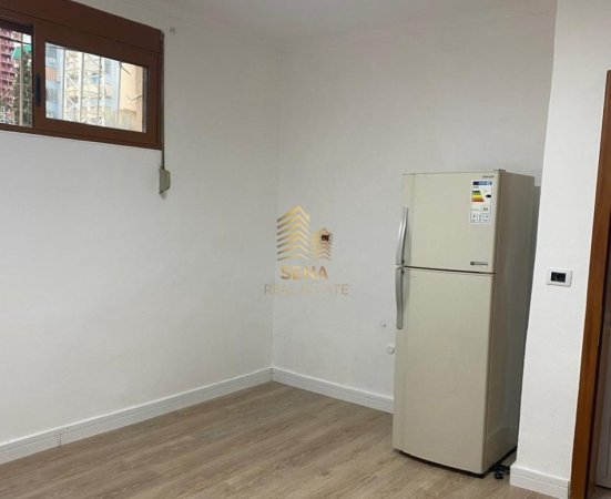 Tirane, jepet me qera ambjent biznesi Kati 1, 30 m² 370 € (Myslym Shyri)