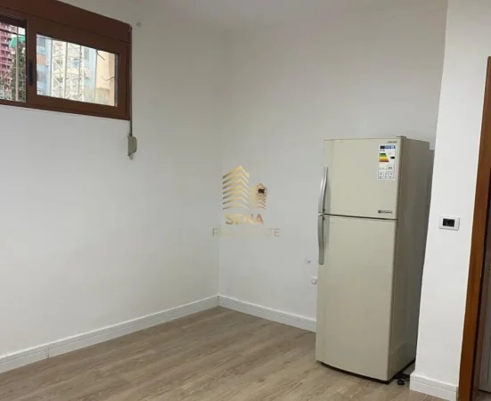Tirane, jepet me qera ambjent biznesi Kati 1, 30 m² 370 € (Myslym Shyri)