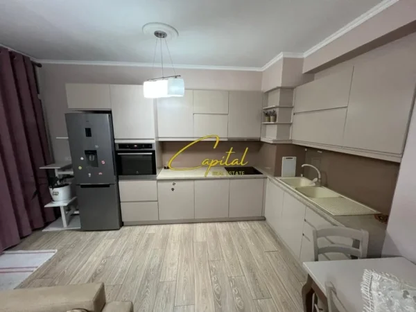 Tirane, jepet me qera apartament 2+1 Kati 2, 115 m² 550 € (ASTIR)