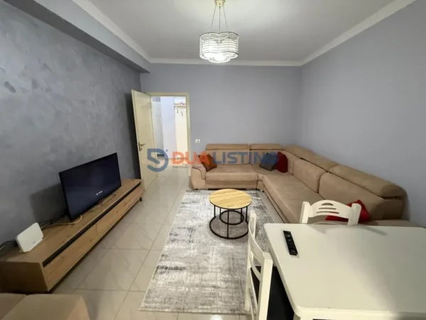 Tirane, jepet me qera apartament 1+1+Aneks+Ballkon Kati 2, 80 m² 550 € (Bar Oslo – Rruga Bardhyl)