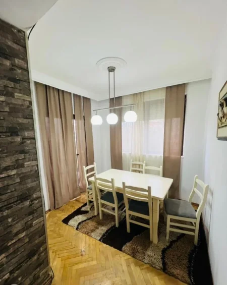 Tirane, jepet me qera apartament 3+1 Kati 1, 125 m² 650 € 