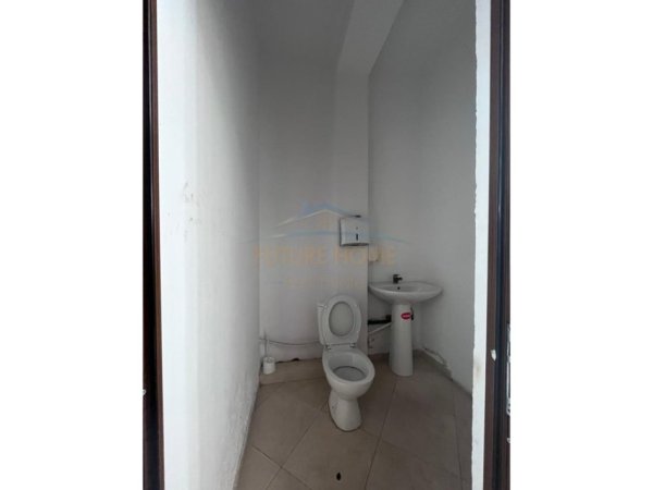 Tirane, jepet me qera ambjent biznesi Kati 1, 103 m² 1.100 € 