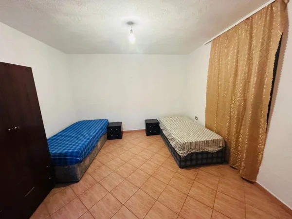 Tirane, jepet me qera apartament 1+1 Kati 1, 65 m² 350 €