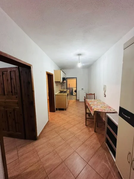 Tirane, jepet me qera apartament 1+1 Kati 1, 65 m² 350 €