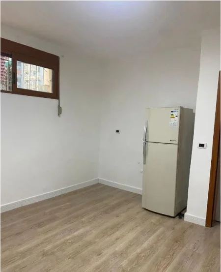 Tirane, jepet me qera apartament 1+1 Kati 1, 30 m² 370 € (Myslym Shyri)