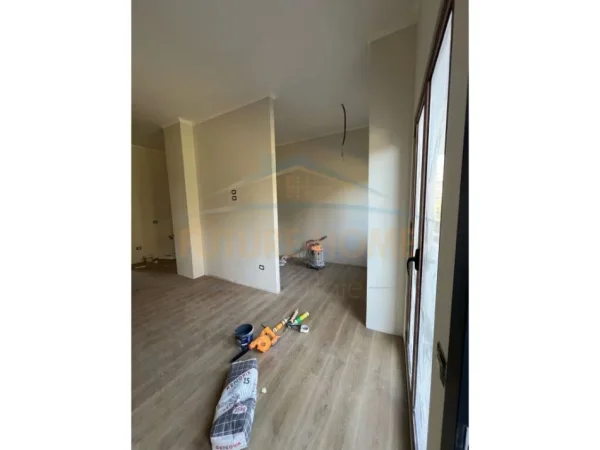 Tirane, shitet apartament 2+1 Kati 1, 111 m² 139.250 € (FRESKU)