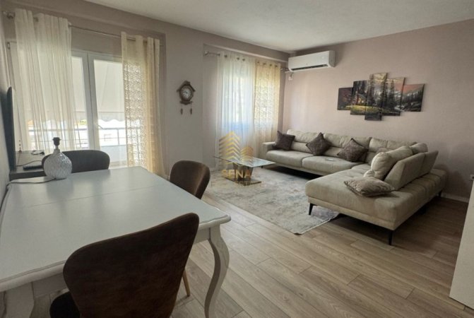 Tirane, jepet me qera apartament 2+1+Ballkon Kati 4, 100 m² 480 € (Fresk)