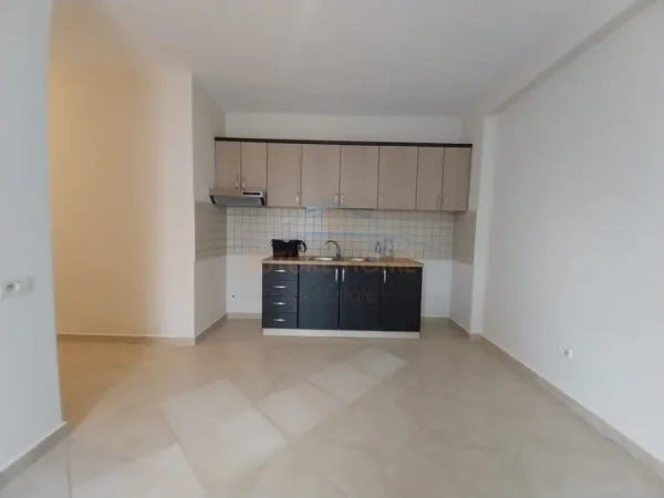 Tirane, jepet me qera apartament 2+1 Kati 4, 76 m² 400 € (don bosko)